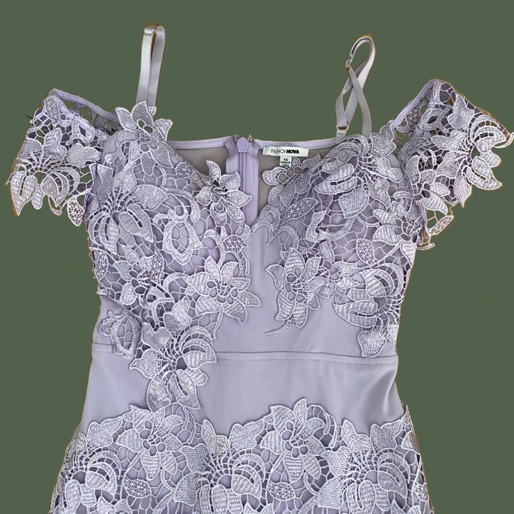 LILAC LACE DRESS - Picture 2 of 5